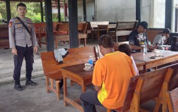 Polsek Mandor Perkuat Kamtibmas Lewat Patroli Dialogis dan Silaturahmi Bersama Warga