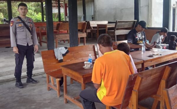Polsek Mandor Perkuat Kamtibmas Lewat Patroli Dialogis dan Silaturahmi Bersama Warga