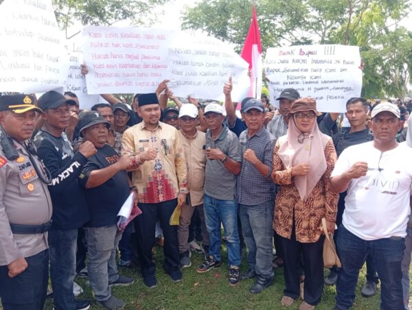 Ratusan Pekerja PTPN IV Cot Girek Datangi Kantor Bupati Aceh Utara, Minta Kepastian Sengketa Lahan