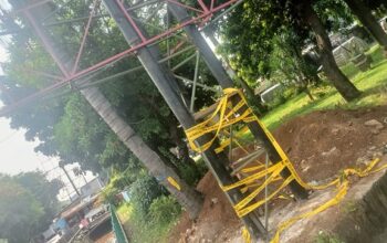 Reklame Tiang Tunggal di Jakbar Berdiri di Lahan Fasum