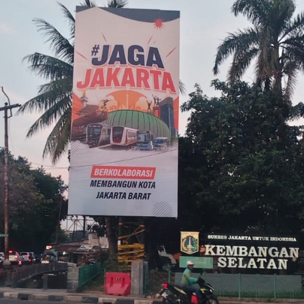Reklame di Lahan Fasum Pasar Puri Disorot, Warga Pertanyakan Legalitas dan Pengawasan Pemprov DKI