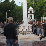 Ricuh di Kantor Gubernur Aceh, Polisi Gagalkan Penurunan Bendera Merah Putih Saat Demo Mahasiswa