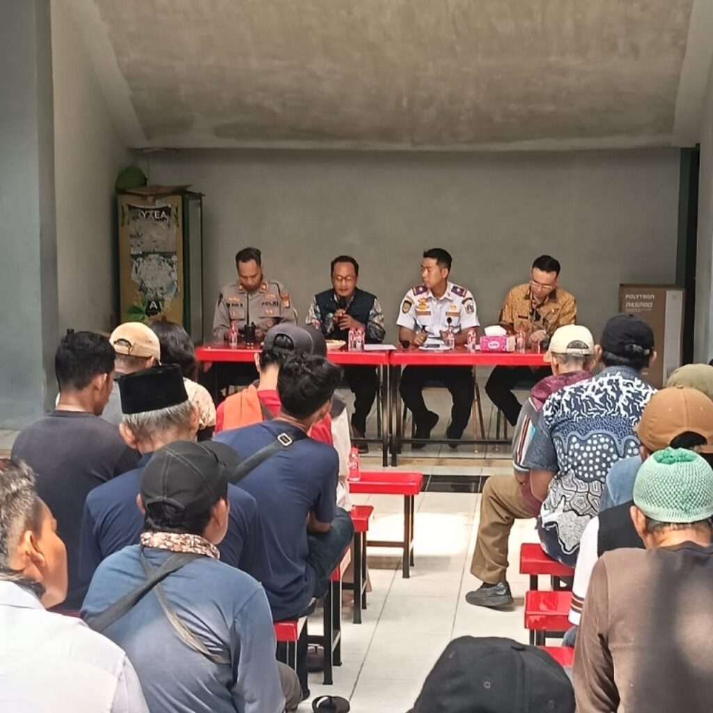 Dukung Instruksi Gubernur DKI, Terminal Kalideres Intensifkan Sosialisasi Pilah Sampah kepada Pedagang