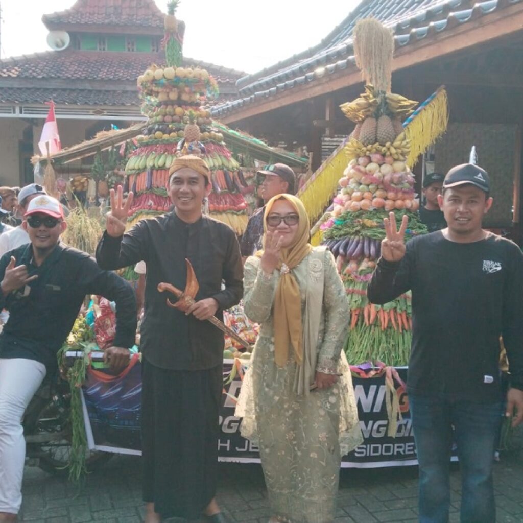 Tradisi Sedekah Bumi Dusun Jetis Kedungtuban Blora Meriah, Warga Tampilkan Gunungan Hasil Panen