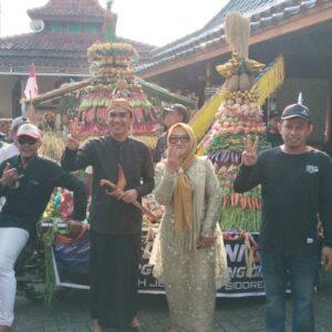 Tradisi Sedekah Bumi Dusun Jetis Kedungtuban Blora Meriah, Warga Tampilkan Gunungan Hasil Panen