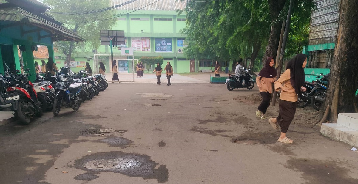 Viral Pengaspalan Ponpes Asshiddiqiyah 2