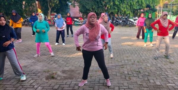 Warga Desa Galuk Blora Rutin Kerja Bakti dan Senam Sehat, Cegah DBD dan Perkuat Gotong Royong