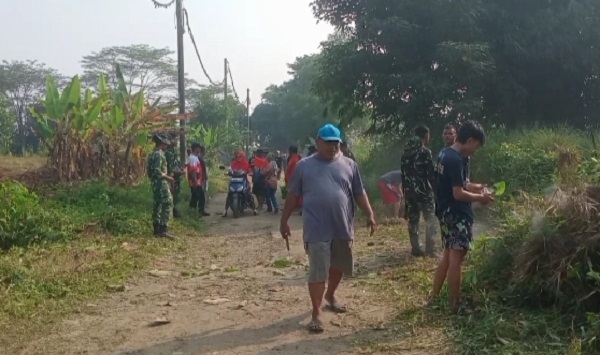 Warga Graha Citra Legok Bersama TNI Turun Tangan