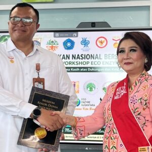 6.000 Perempuan dan Pelajar Berkebaya Pecahkan Rekor MURI Lewat Gerakan Pembuatan Eco Enzyme di 109 Titik Jakarta