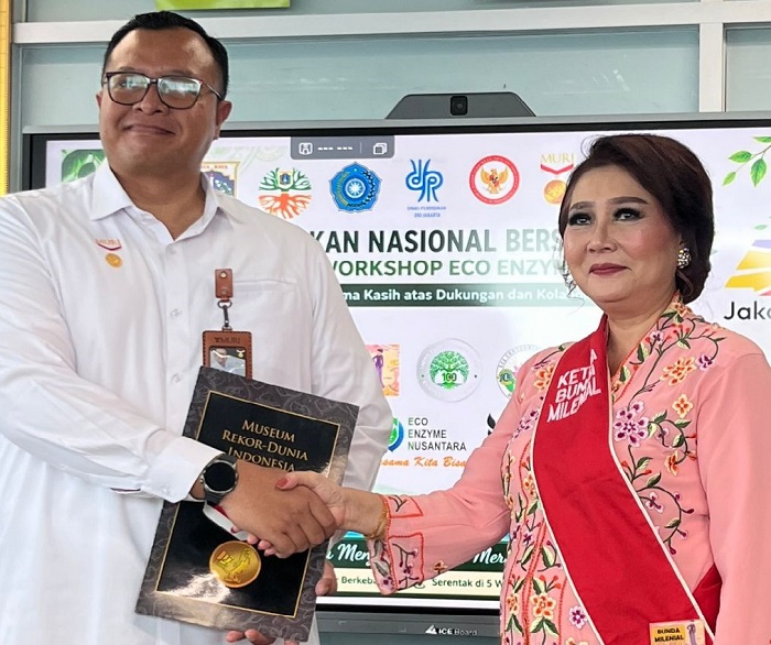 6.000 Perempuan dan Pelajar Berkebaya Pecahkan Rekor MURI