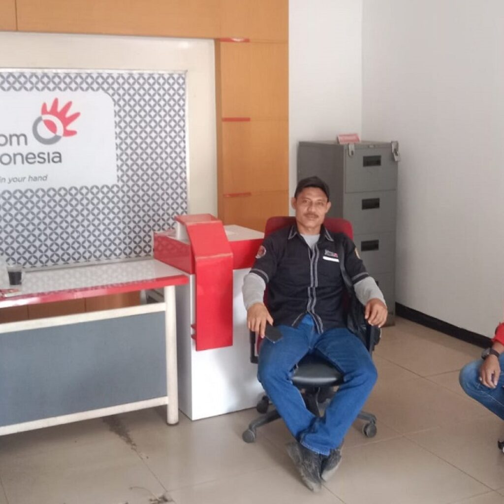 Audiensi Tak Dihadiri Telkom, Aktivis dan Media Soroti Dugaan Kabel Ilegal di Tiang Telekomunikasi