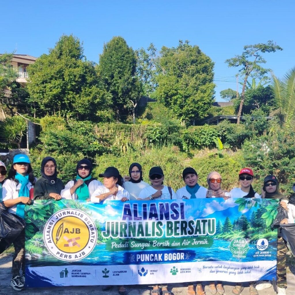 Hari Lingkungan Hidup Sedunia, Aliansi Jurnalis Bersatu Gelar Aksi Bersih Sungai di Hulu Ciliwung Bogor