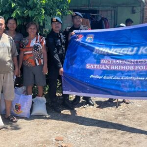 Brimob Polda Sumut Tebar Kepedulian Lewat Jumat Berkah dan Minggu Kasih, Bagikan Ratusan Paket Sembako dan Makanan Gratis