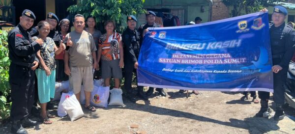 Brimob Polda Sumut Tebar Kepedulian Lewat Jumat Berkah dan Minggu Kasih, Bagikan Ratusan Paket Sembako dan Makanan Gratis