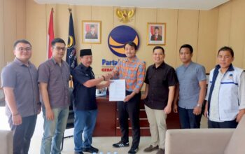 DPW NasDem Lampung Resmi Serahkan SK Bahu