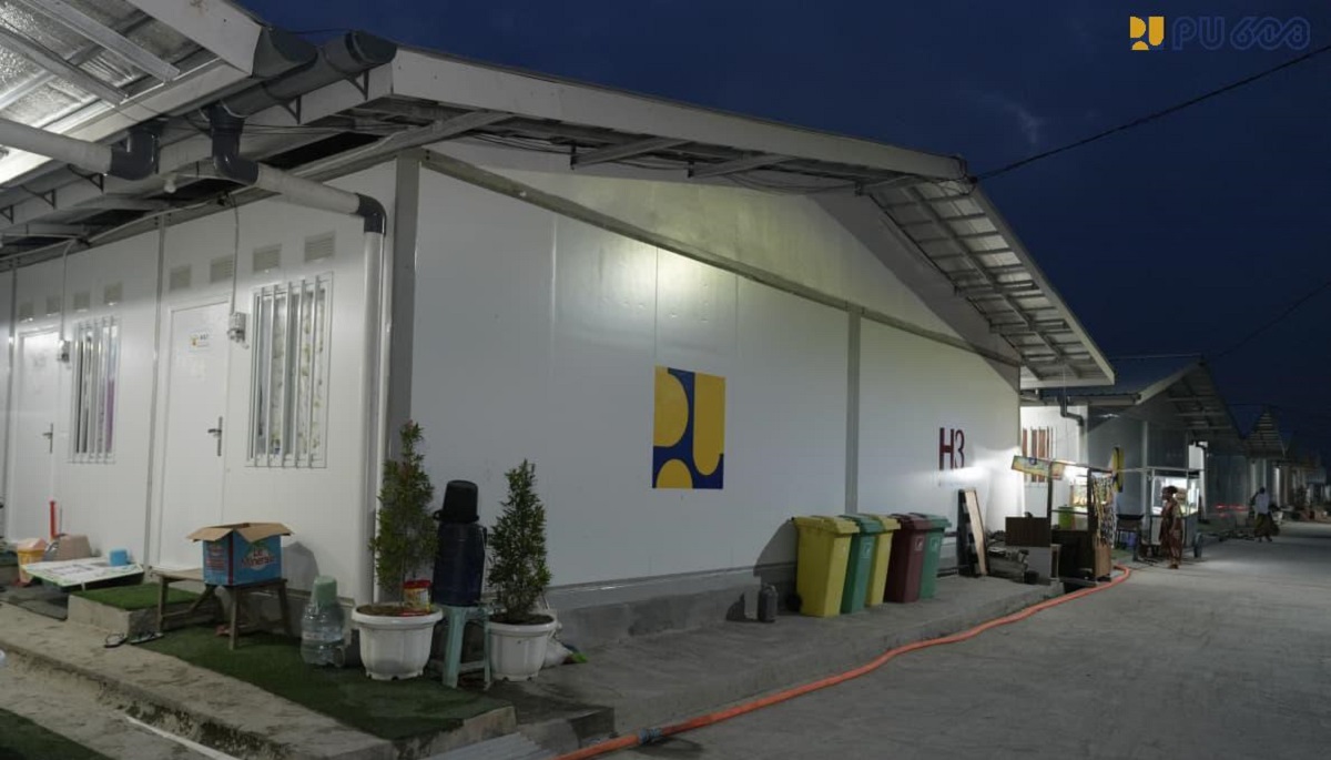 Menteri PU Tinjau Huntara Korban Tanah Bergerak di Tegal
