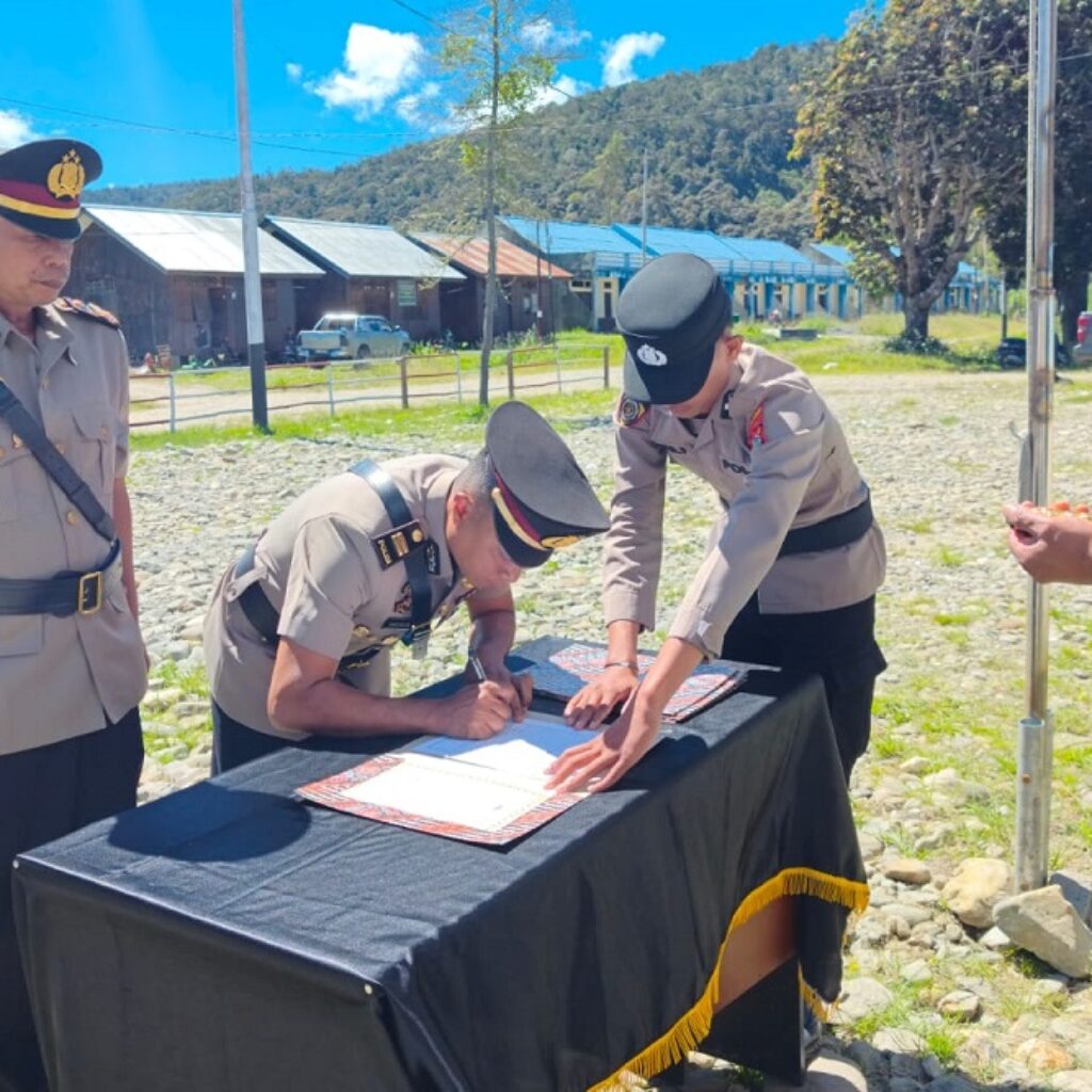 Polres Pegunungan Arfak Gelar Sertijab Kabag, Kasat, dan Kapolsek Anggi