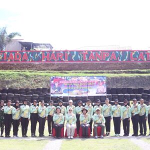 Tingkatkan Soliditas TNI-Polri, Polwan dan Kowad Unjuk Kemampuan Menembak di Manokwari