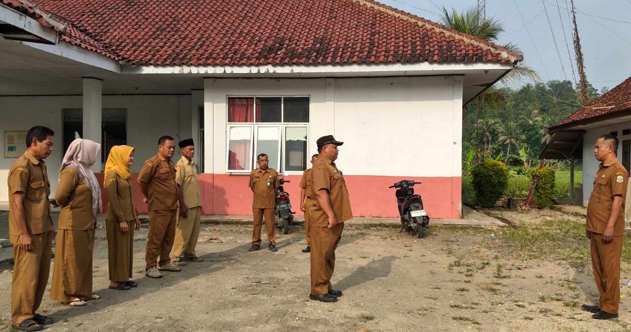 Sekmat Bojongmanik Ajak ASN Tingkatkan Disiplin