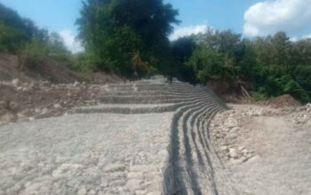 Proyek preservasi jalan nasional dan pembangunan Jembatan Lenone oleh Satker PJN Wilayah II BPJN NTT Tahun 2026.