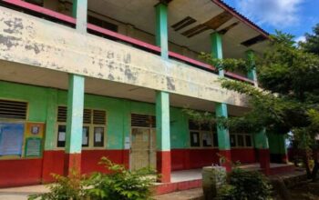 Kondisi gedung SDN 2 Rawa Laut Bandar Lampung yang mengalami kerusakan menjadi perhatian terkait penggunaan dana BOS.