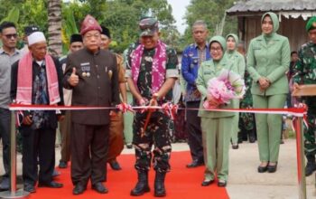 Danrem 044 Gapo Brigjen TNI Khabib Mahfud meresmikan rehabilitasi Mushola Al Barokah di Kecamatan Semende Darat Laut, Kabupaten Muara Enim.