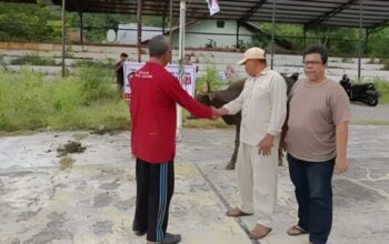 Pengurus DPC Partai Gerindra Kota Sabang membagikan paket daging kurban kepada masyarakat di Gampong Balohan, Kecamatan Sukajaya.