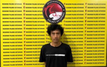 Petugas Satresnarkoba Polres Ketapang mengamankan dua pria yang diduga terlibat peredaran sabu di Kecamatan Delta Pawan, Ketapang.
