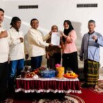 Pengurus DPD Partai Nusantara Jaya Jawa Tengah menyerahkan SK kepengurusan DPC PNJ Kabupaten Rembang kepada Nuruzzahroh.