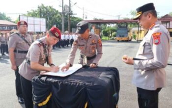 Kapolresta Deli Serdang memimpin upacara sertijab Kasat Reskrim serta Kapolsek Pagar Merbau dan Kapolsek Beringin.