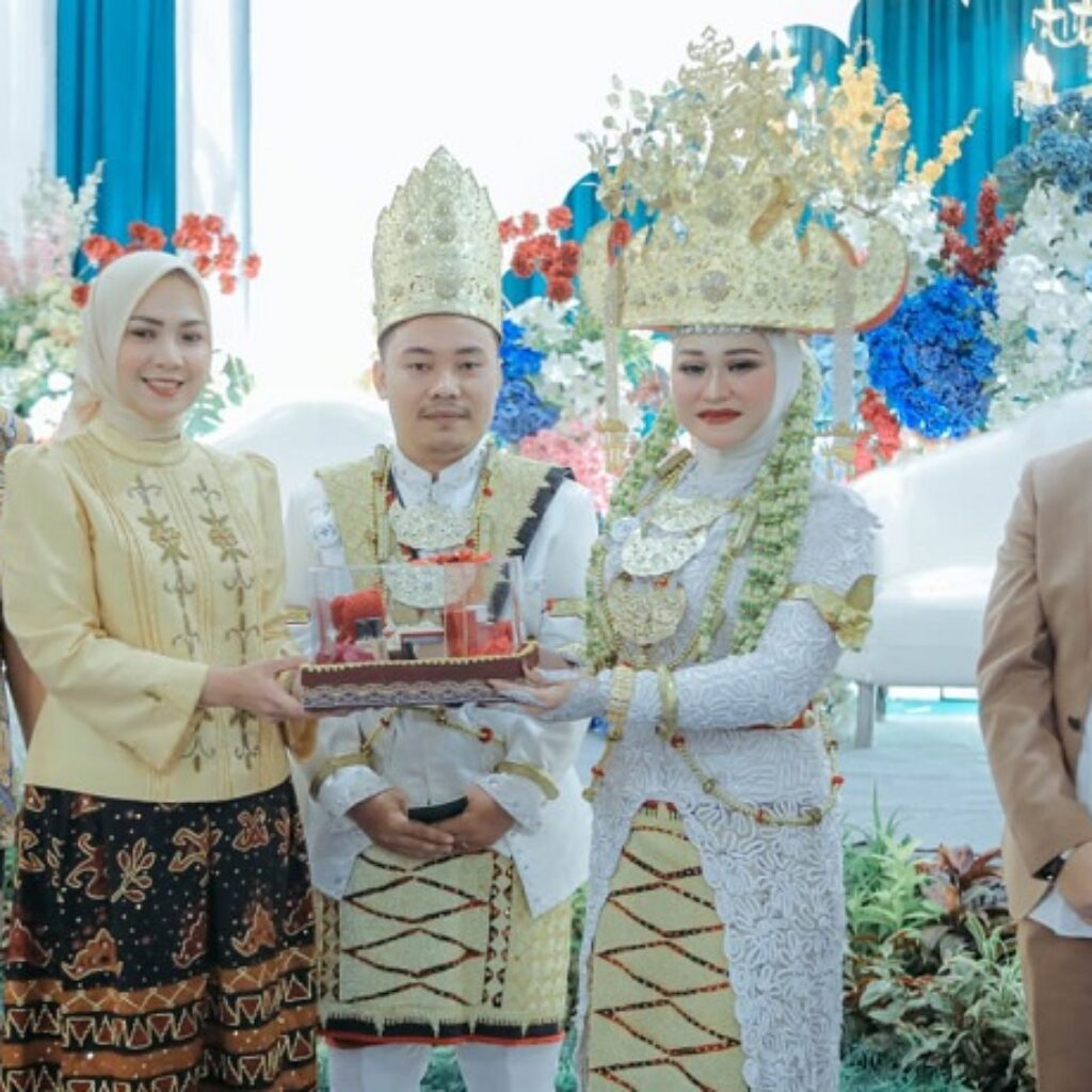 31 Pasangan Ikuti Nikah Massal Begawi Cinta Lampung 2026, Gubernur Mirza: Bangun Keluarga dengan Agama dan Dialog