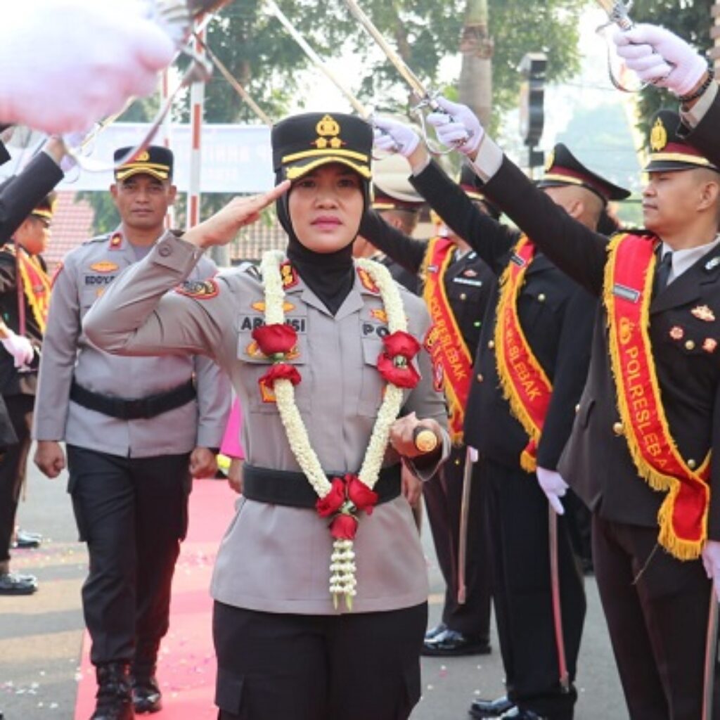 AKBP Arninsi Resmi Pimpin Polres Lebak, Apel Satuan dan Farewell Parade Tandai Estafet Kepemimpinan