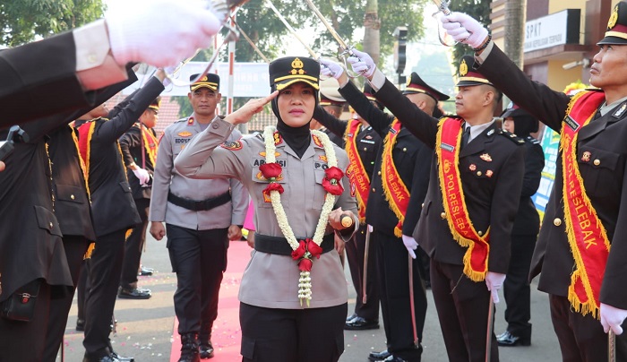 AKBP Arninsi Resmi Pimpin Polres Lebak, Apel Satuan dan Farewell Parade Tandai Estafet Kepemimpinan