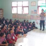 Bhabinkamtibmas Polsek Belimbing Berikan Penyuluhan Bahaya Narkoba kepada Siswa Baru SMP Negeri 4 Belimbing