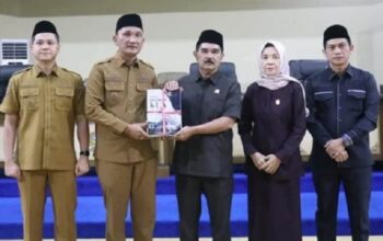 DPRD Sarolangun Bahas KUA-PPAS APBD 2027, Bupati Hurmin Serahkan Dokumen Rancangan Anggaran