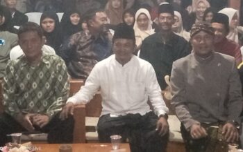 Dihadiri Ratusan Warga, Haul Ke-4 Akbar Yayasan Winso Sarjono Dimeriahkan Wayang Kulit Anggota Brimob
