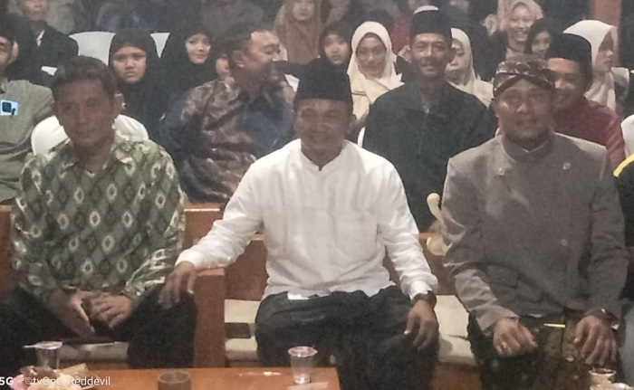 Dihadiri Ratusan Warga, Haul Ke-4 Akbar Yayasan Winso Sarjono Dimeriahkan Wayang Kulit Anggota Brimob