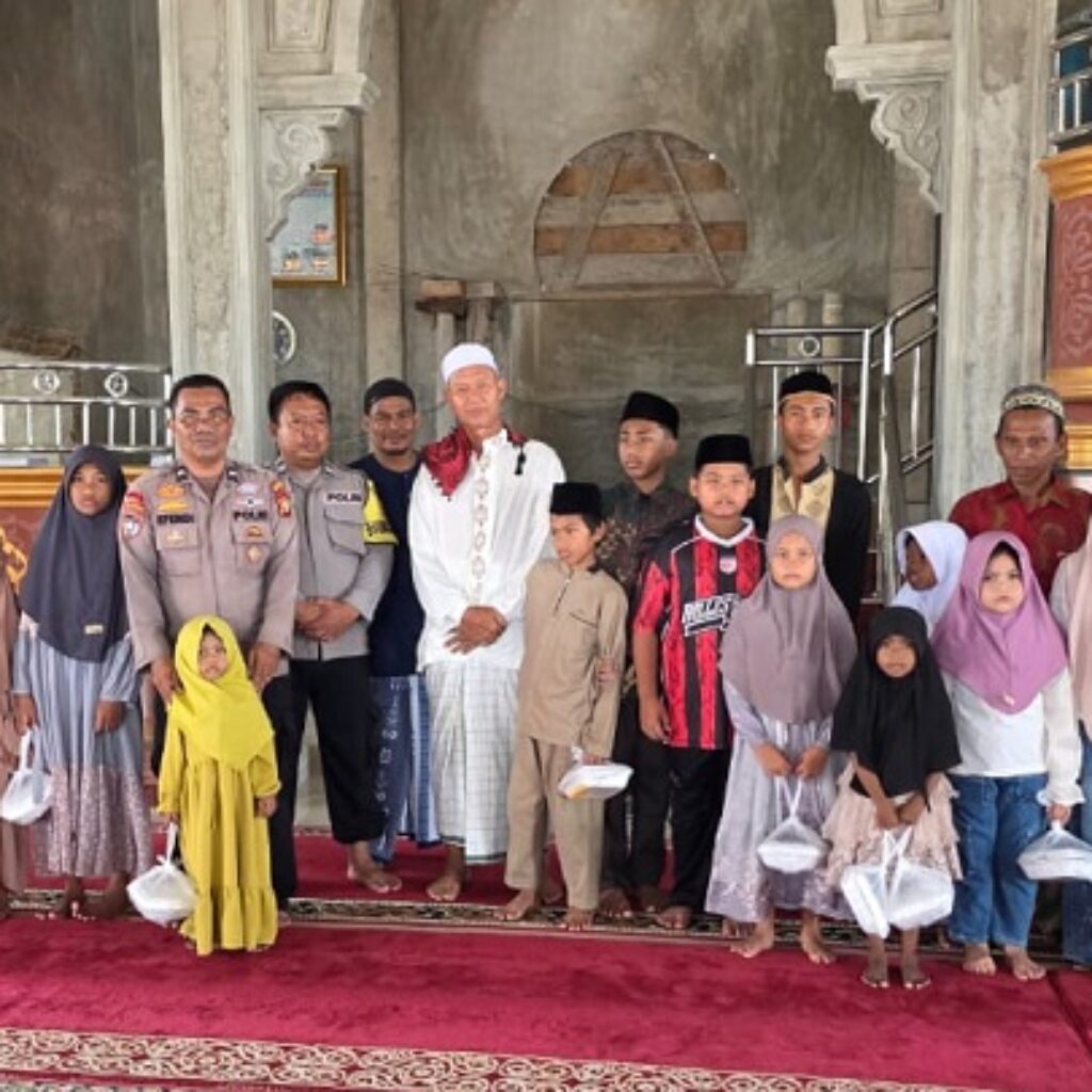 Ekspedisi Merah Putih Presisi Polres Rokan Hilir Salurkan Sedekah Makanan untuk Anak Yatim di Panipahan