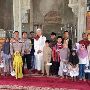 Ekspedisi Merah Putih Presisi Polres Rokan Hilir Salurkan Sedekah Makanan untuk Anak Yatim di Panipahan