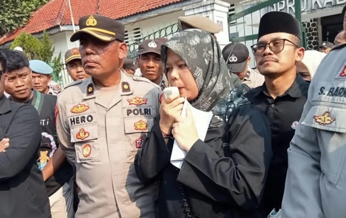 HMI dan KUMALA Demo di DPRD Lebak
