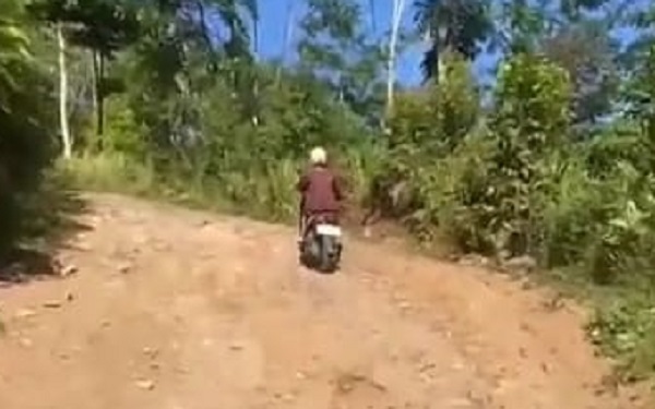 Jalan Rusak Bertahun-tahun di Lebak