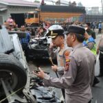 Kapolrestabes Medan Pimpin Langsung Evakuasi Korban Kecelakaan Beruntun di Sibolangit