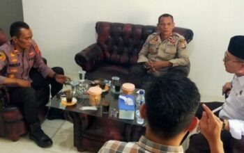 Kapolsek Cibadak Sambangi Kantor Desa Cimenteng Jaya, Perkuat Sinergi Jaga Kamtibmas di Lebak