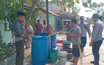 Kemarau Picu Krisis Air Bersih, Polres Serang Kota Bantu Ratusan Warga di Kasemen