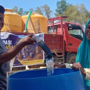 Kementerian PU Salurkan 14.000 Liter Air Bersih untuk Warga Terdampak Kekeringan di Seram Bagian Timur