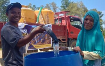 Kementerian PU Salurkan 14.000 Liter Air Bersih untuk Warga Terdampak Kekeringan di Seram Bagian Timur