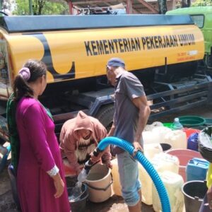 Kementerian PU Salurkan 5.000 Liter Air Bersih ke Situbondo, Bantu Warga Terdampak Kekeringan