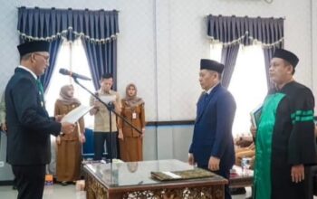 Lantik Dewan Pengawas Perumda Tirta Sako Batuah