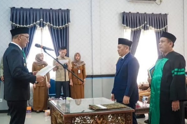 Lantik Dewan Pengawas Perumda Tirta Sako Batuah