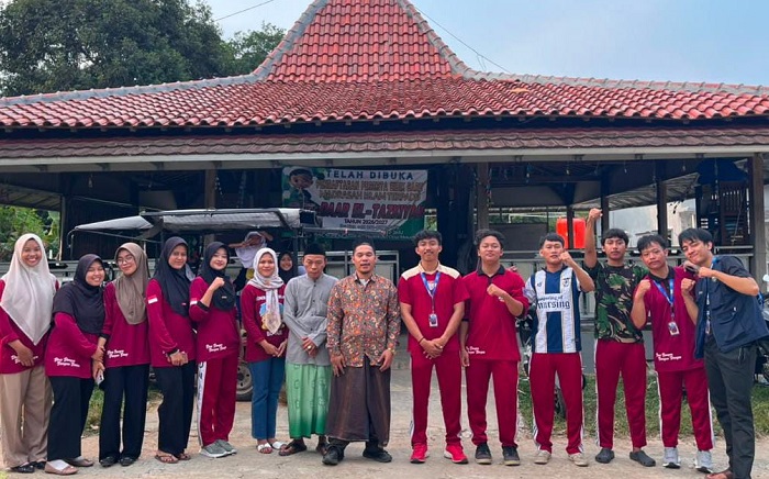 Mahasiswa KKM UNIBA Kelompok 38 Mengajar dan Salurkan Al-Qur'an di Madrasah Daar El-Tazkiyah